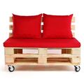 Аренда кресла из паллет натурального цвета с красными подушками на колесах 2-2