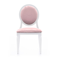 Аренда стульев Louis белого цвета с розовой бархатной обивкой 2-2