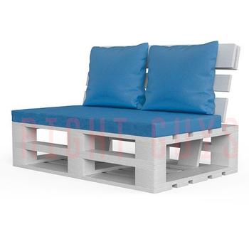 Кресло из паллет белого цвета с голубыми подушками
